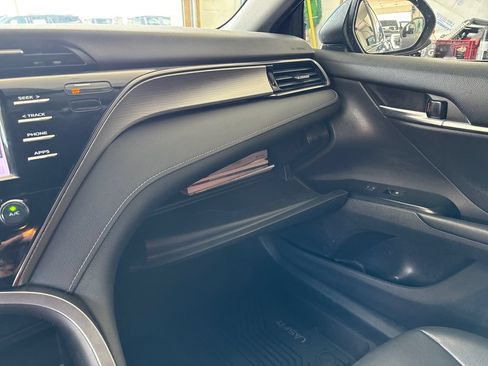 Used 2019 Toyota Camry SE FWD image 39