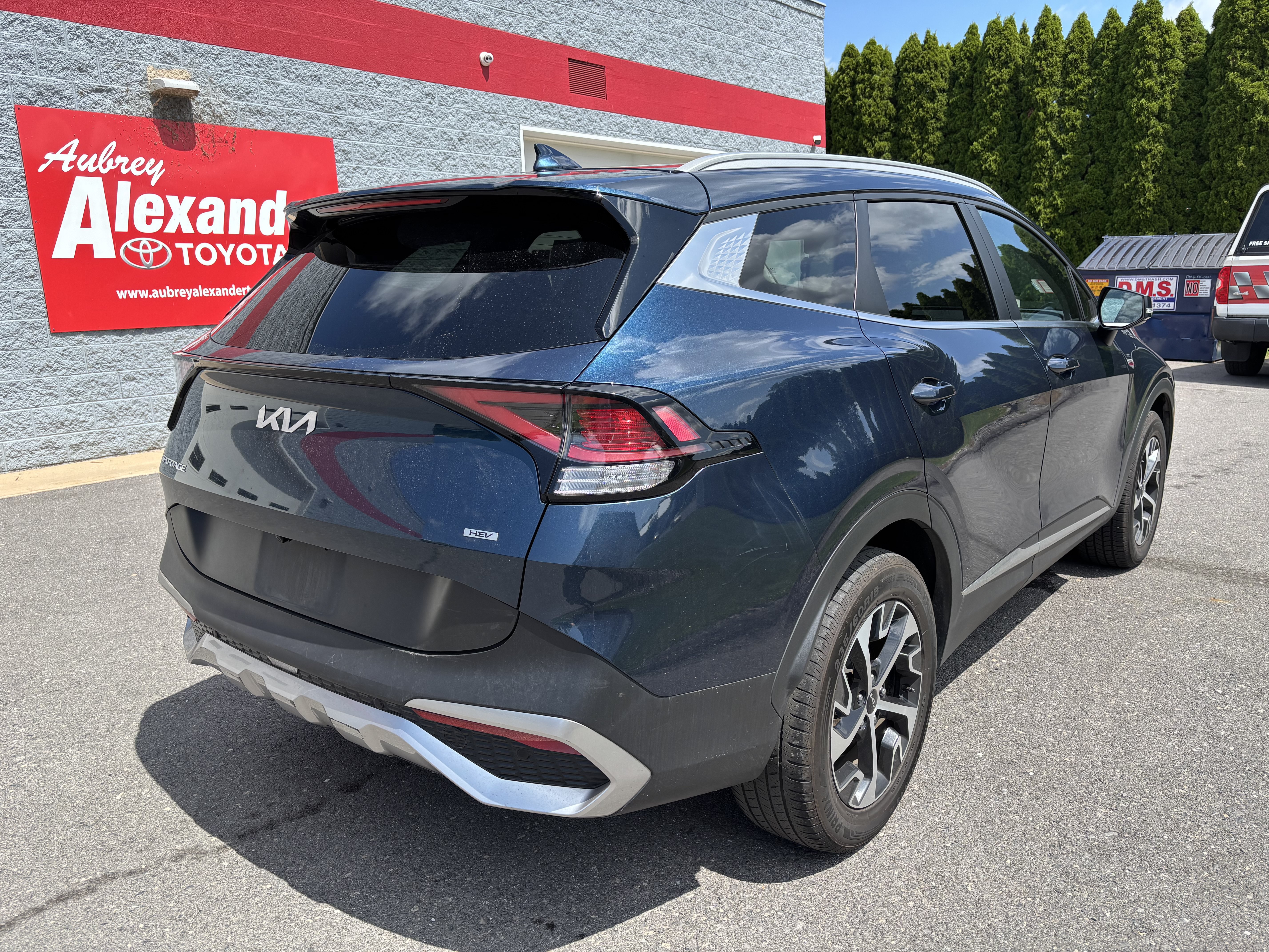 Used 2023 Kia Sportage EX AWD/4WD image 3