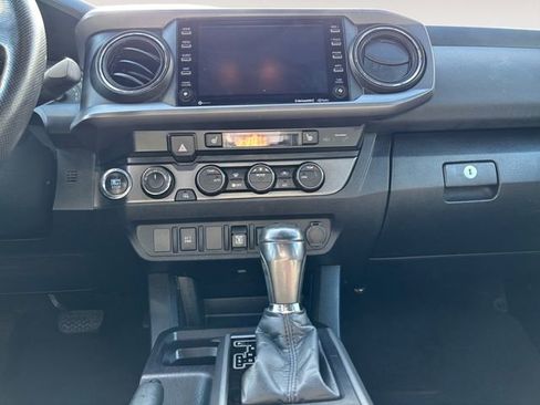 Used 2021 Toyota Tacoma TRD Off-Road image 11
