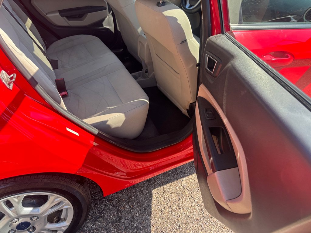 Used 2014 Ford Fiesta SE w/ Comfort Package FWD image 13