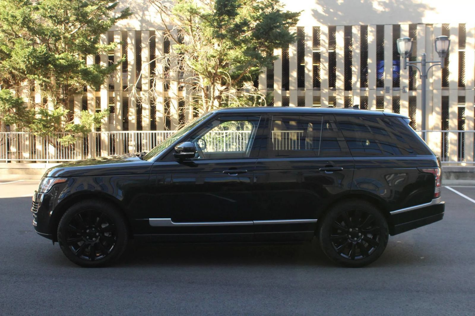 Used 2015 Land Rover Range Rover Supercharged AWD/4WD image 11