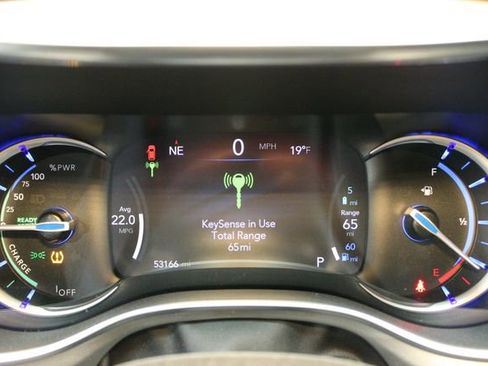 Used 2021 Chrysler Pacifica Limited w/ Uconnect Theater Family Group image 24