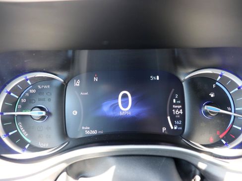 Used 2024 Chrysler Pacifica Limited FWD image 31