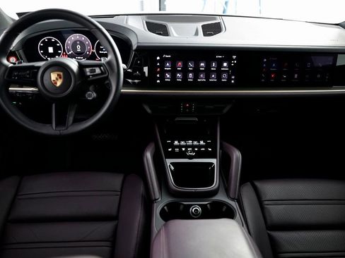 Certified 2025 Porsche Cayenne AWD/4WD image 29