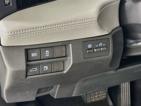 Used 2022 Toyota Avalon XLE w/ Moonroof Package FWD image 11