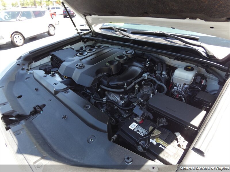 Used 2020 Toyota 4Runner SR5 AWD/4WD image 8