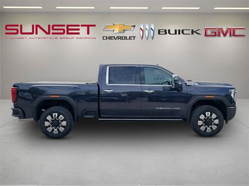 Certified 2025 GMC Sierra 2500 Denali w/ Denali Reserve Package AWD/4WD image 3