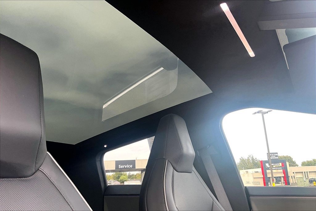 Used 2025 Tesla Cybertruck AWD Crew Cab image 22