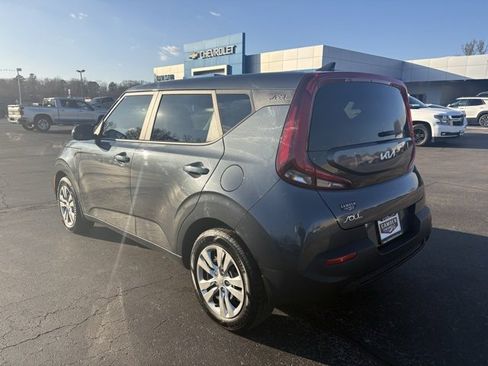 Used 2022 Kia Soul LX image 11
