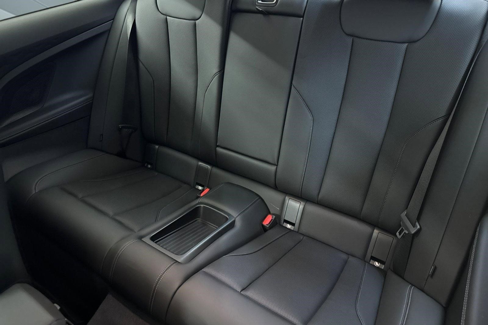 Used 2025 BMW 230i Coupe w/ Convenience Package RWD image 27