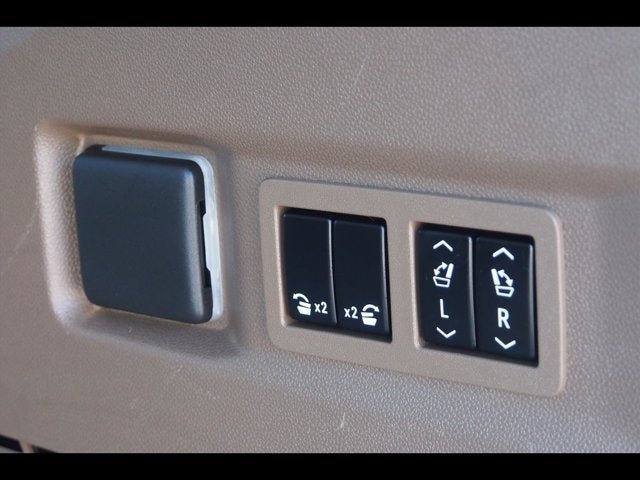 Used 2021 GMC Yukon Denali w/ Denali Ultimate Package AWD/4WD image 21