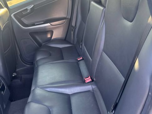 Used 2016 Volvo XC60 T5 Platinum FWD image 4
