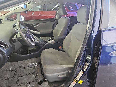 Used 2014 Toyota Prius Two FWD image 9