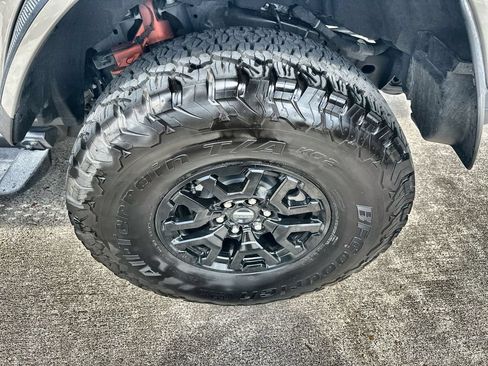 Used 2025 Ford Bronco Raptor AWD/4WD image 12