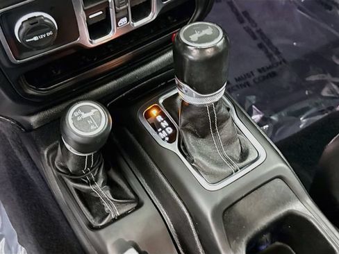 Used 2020 Jeep Wrangler Unlimited Sahara AWD/4WD image 17