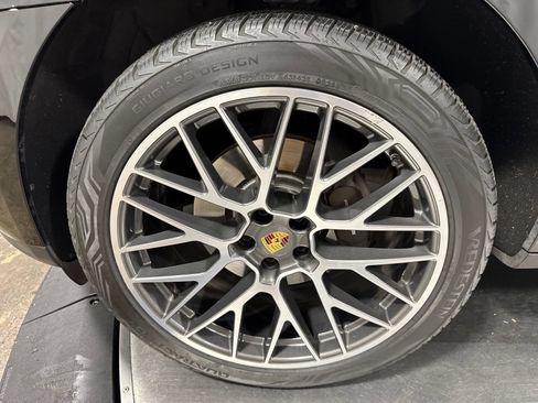 Used 2019 Porsche Macan AWD/4WD image 2