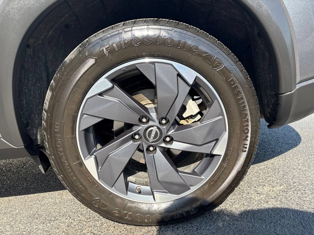Used 2024 Nissan Rogue SV FWD image 11
