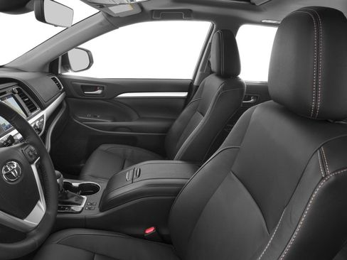 Used 2017 Toyota Highlander XLE AWD/4WD image 6
