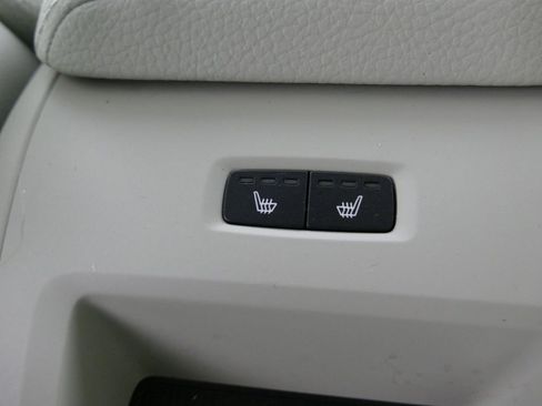 Used 2019 Volvo XC60 T6 Momentum w/ Premium Package image 27