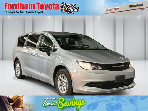 Used 2024 Chrysler Voyager LX image 1