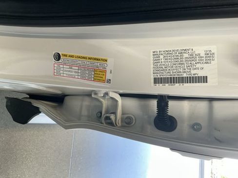 Used 2025 Honda Pilot Elite image 25
