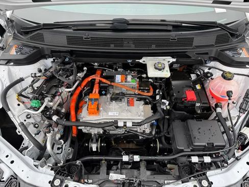 Used 2025 Chevrolet Equinox EV RS w/ LPO, All-Weather Mat Package FWD image 31