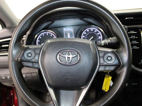 Used 2018 Toyota Camry LE FWD image 29