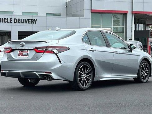 Certified 2021 Toyota Camry SE FWD image 4