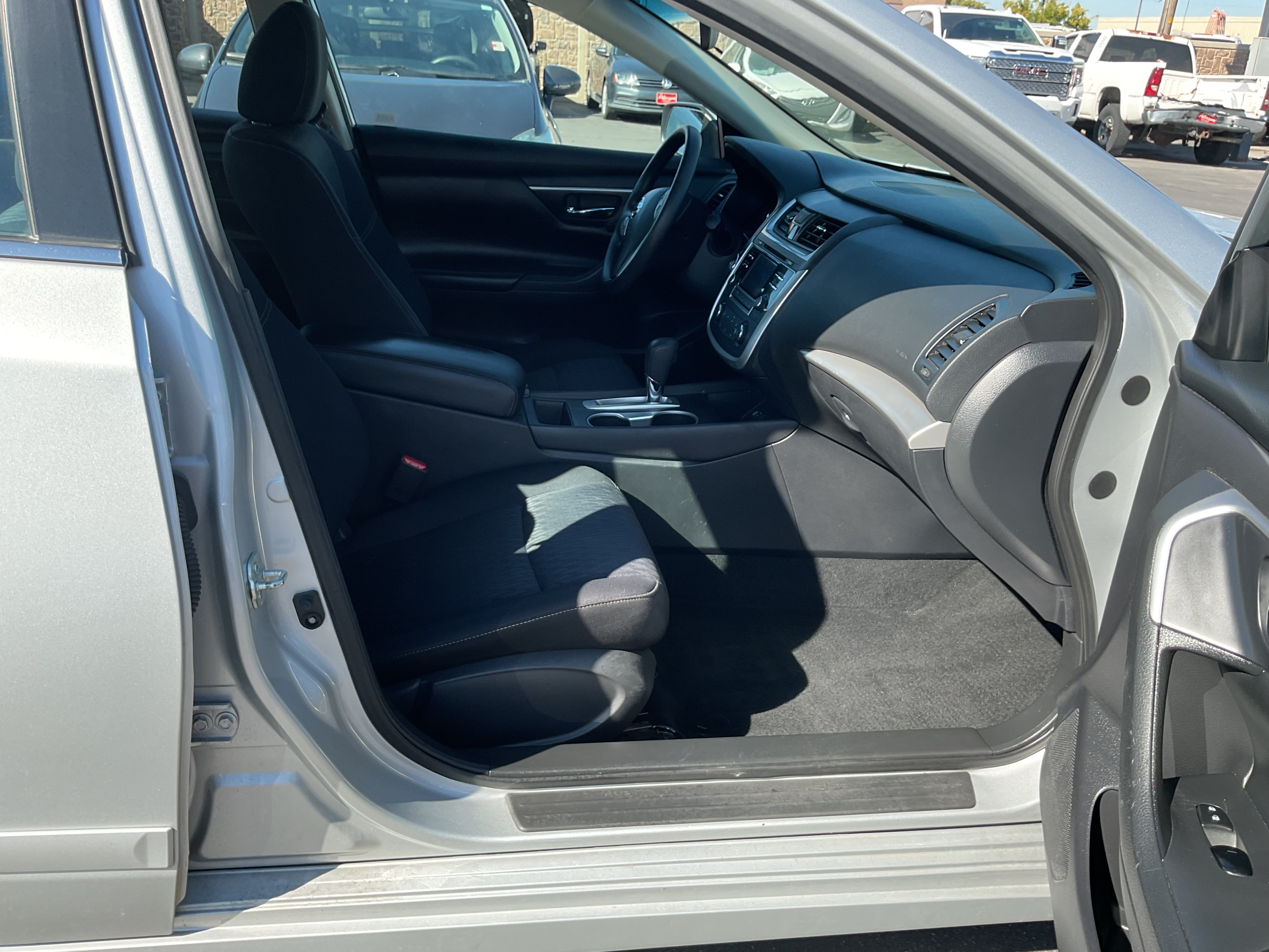 Used 2017 Nissan Altima 2.5 S w/ Power Driver Seat Package FWD image 11