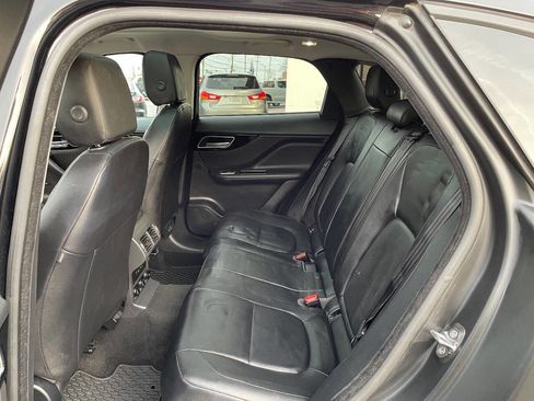 Used 2018 Jaguar F-PACE image 21