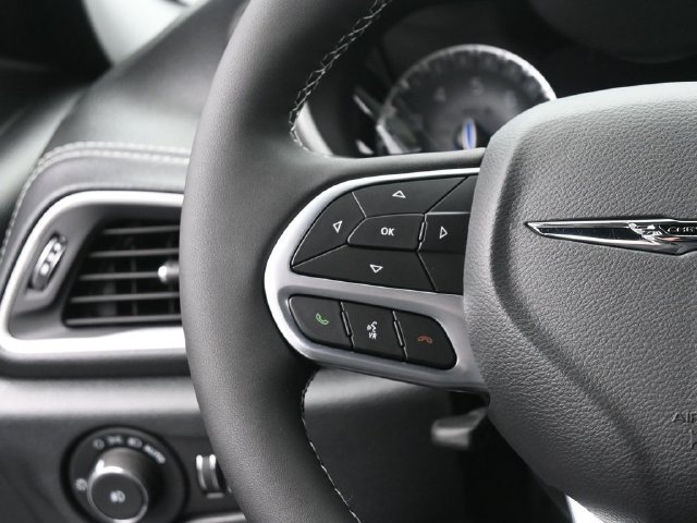 New 2025 Chrysler Pacifica Select w/ Uconnect Theater Family Group AWD/4WD image 30