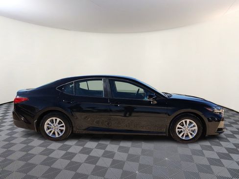 Used 2025 Toyota Camry LE image 5