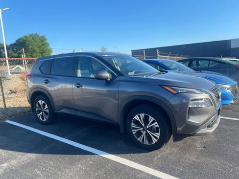 Used 2023 Nissan Rogue SV AWD/4WD image 3