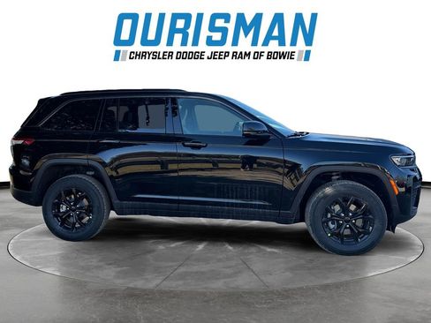 New 2026 Jeep Grand Cherokee Laredo image 7