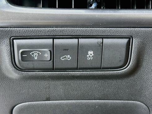 Used 2025 Hyundai Santa Cruz SEL FWD image 17