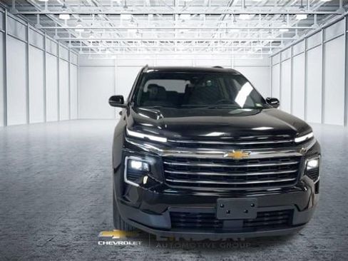 Used 2025 Chevrolet Traverse LT AWD/4WD image 4