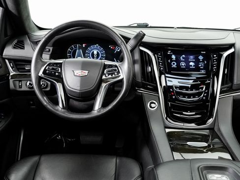 Used 2019 Cadillac Escalade ESV Platinum image 16