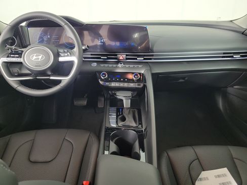 New 2025 Hyundai Elantra Limited image 4