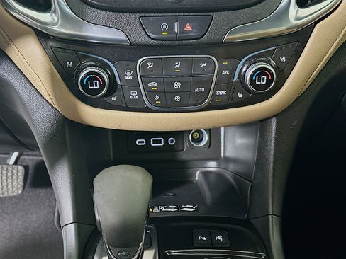 Used 2022 Chevrolet Equinox Premier AWD/4WD image 23