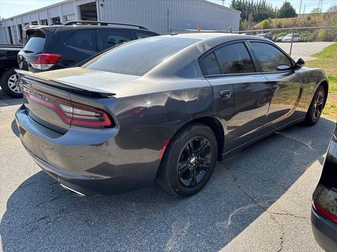 Used 2022 Dodge Charger SXT image 8