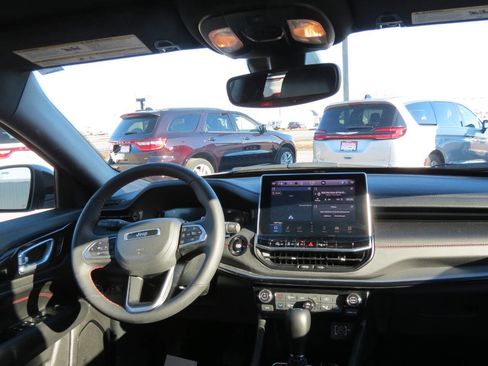 Used 2025 Jeep Compass Trailhawk w/ Trailhawk Elite Group image 12