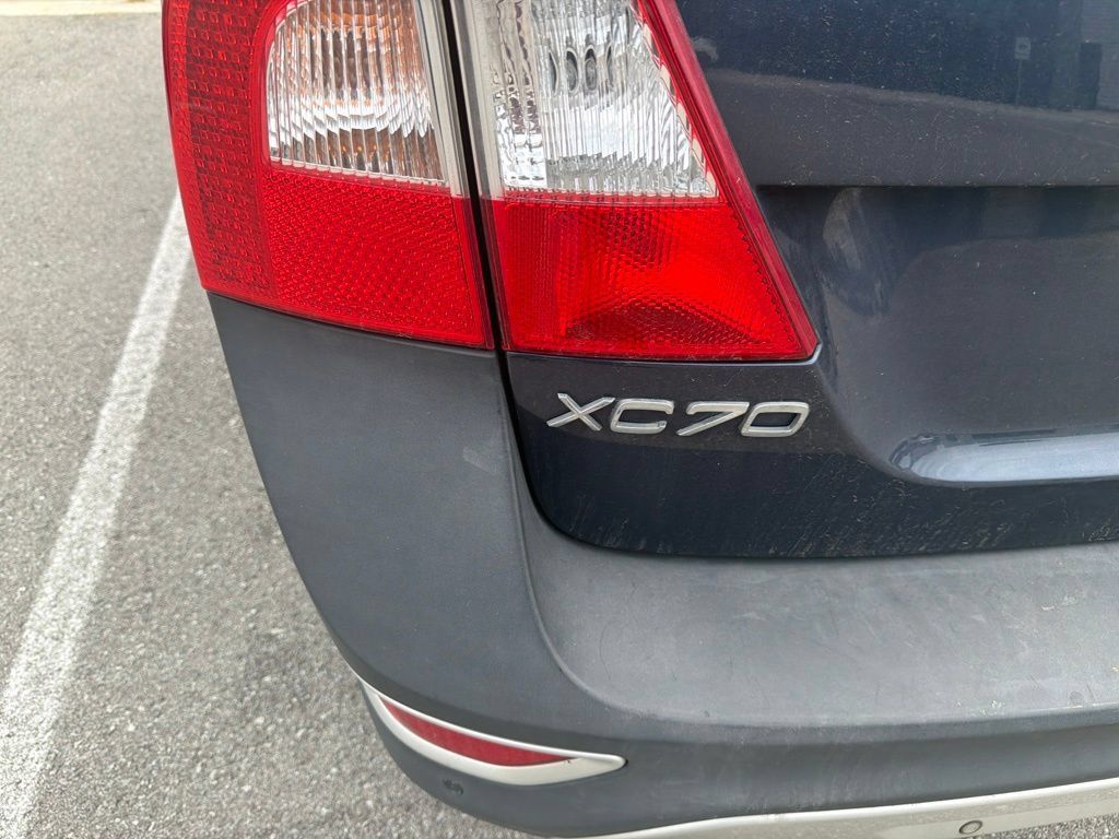 Used 2011 Volvo XC70 T6 AWD/4WD image 3