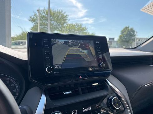 Certified 2022 Toyota Venza XLE AWD/4WD image 42
