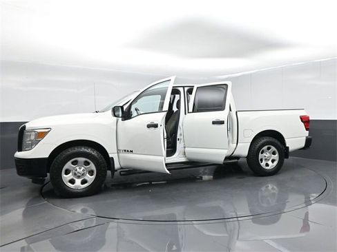Used 2018 Nissan Titan S image 62