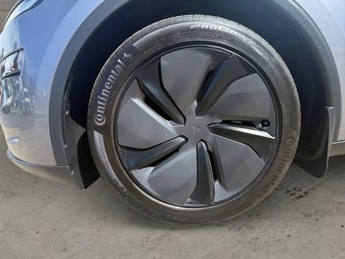 Used 2026 Tesla Model Y AWD image 9
