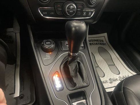 Certified 2022 Jeep Cherokee Latitude Lux w/ Sun & Sound Group image 29