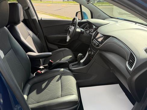 Used 2019 Chevrolet Trax LT w/ LT Convenience Package AWD/4WD image 18