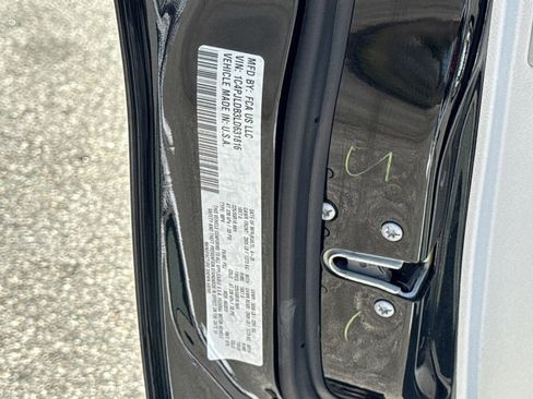 Used 2020 Jeep Cherokee Limited image 35