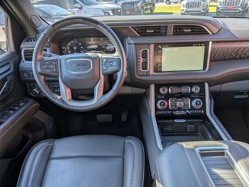 Used 2024 GMC Yukon Denali w/ Advanced Technology Package AWD/4WD image 21