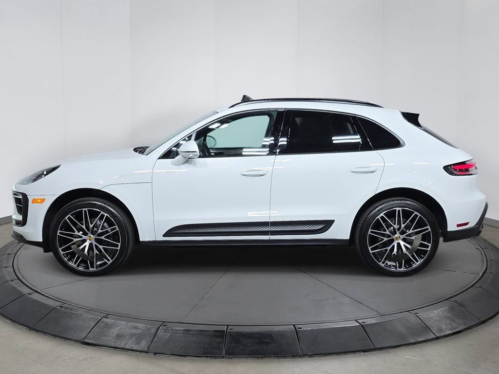 Certified 2026 Porsche Macan AWD/4WD image 2